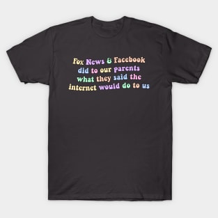 Fox News And Facebook Suck T-Shirt